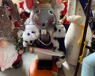 Several large German nutcrackers - George Washington, Father Time, Bavarian, The Mouse King, Scotsman, Irishman, etc.