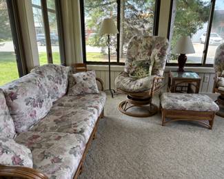 Patio Furniture Set of 6. Includes couch, 2 chairs, ottoman, 2 stands