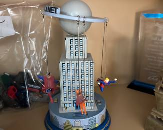 Superman & Friends, Daily Planet, Wind-Up Flying Carousel Schylling Tin Toy Ride