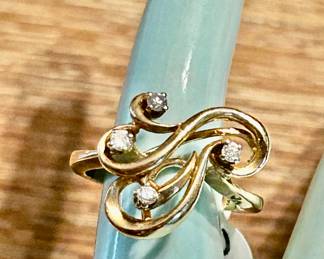 retro swirl diamond and gold ring