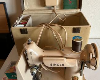 singer featherwieght in case with accessories