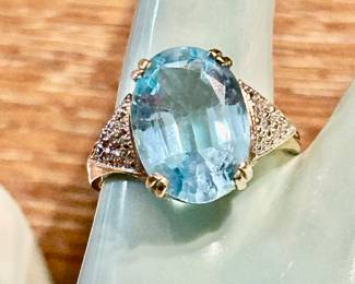 gold and aquamarine ring