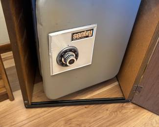 Floor Safe, Sentry with cabinet that hides the safe