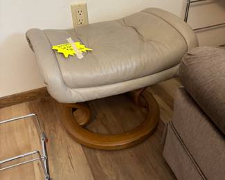 Stressless leather foot rest