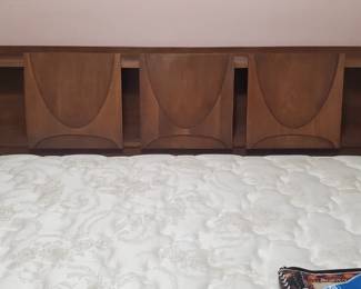 Broyhill Select headboard.
Check this out to bid via the link below.
https://www.EstateSales.NET/MO/Saint-Charles/63303/marketplace/72982