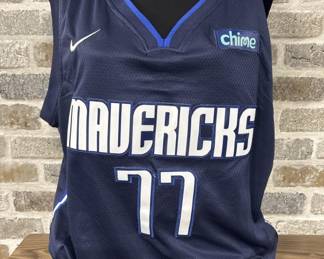 Dallas Mavericks # 77 Luka Doncic jersey
Nike