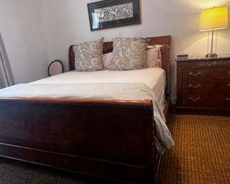 Gorgeous Hendredon King Bedroom Set 5 Pieces