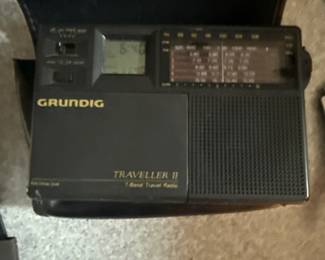 Grundig Traveller II portable 7 band travel radio