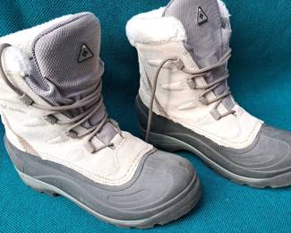 COLUMBIA SNOW BOOTS