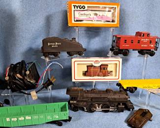 TRAIN LOT HO & O GAUGE