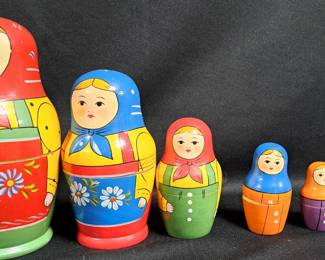 RUSSIAN STYLE NESTING DOLLS