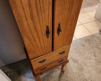 Standing Jewelry Case.