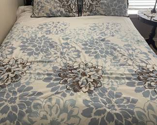 Full size bed w/frame, headboard, mattress, & boxspring 