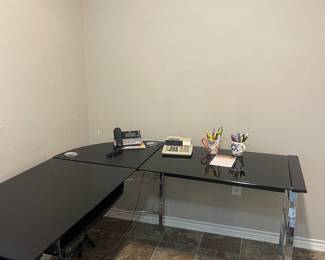 L-shape black glass desk 