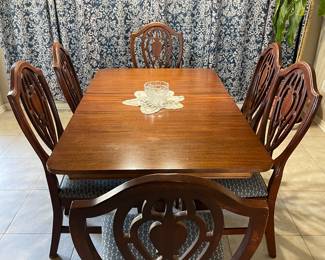 Dining table w/6 chairs 