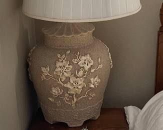 Lamp w/lamp shade 