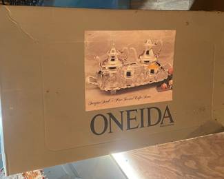 Oneida Serving Set with Box