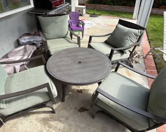 PRESALE : patio set $100