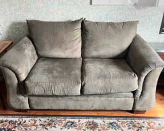 sofa/couch/loveseat