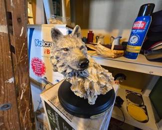 WOLF RESIN ART GARAGE