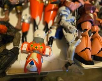 ACTION FIGURES3 GARAGE