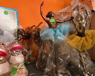 BALLERINAS2 DINING RM