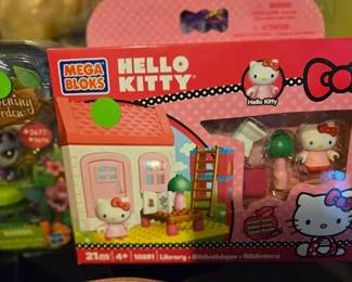 HELLO KITTY MINI FIGURE SET RM LOWER LEFT