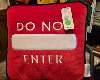 TOSS PILLOW1 RM LEFT UPPER