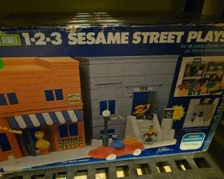 SESAME STREET PLAYSET RM RIGHT UPPER