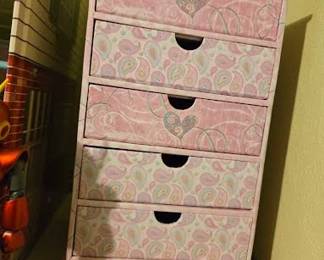 CHILD JEWELRY BOX RM RIGHT UPPER