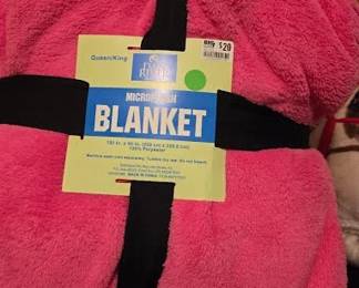 PINK BEDSPREAD NIP RM LEFT UPPPER