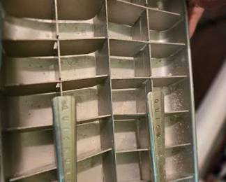 VTG ICE TRAYS KITCHEN