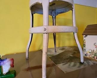 VTG STOOL RM MID