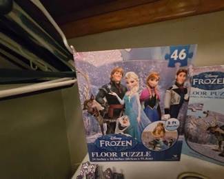 FROZEN PUZZLE PIC3 CLOSET LOWER