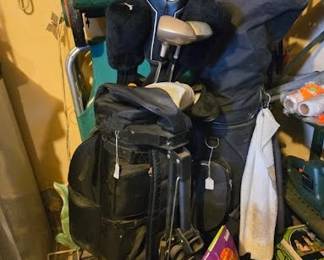 GOLF CLUBS SETS 2 GARAGE