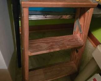 2STEP WOOD LADDER RM RIGHT UPPER