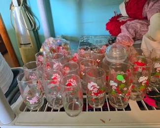 STRAWBERY SHORTCAKE GLASSES STORAGE CONTAINER LIV RM