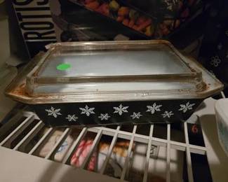 SNOWFLAKE CASSEROLE DISH PIC2 KITCHEN