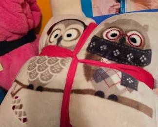 BLANKET AND PILLOW SET NIP RM LEFT UPPER