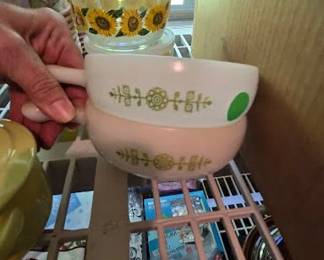 VARIOUS PYREX KITCHEN