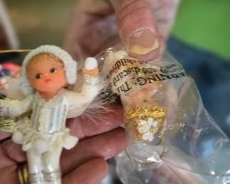 HEIRLOOM ANGEL ORNMANETS LIV RM