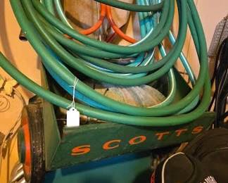 SCOTTS SPREADER GARAGE