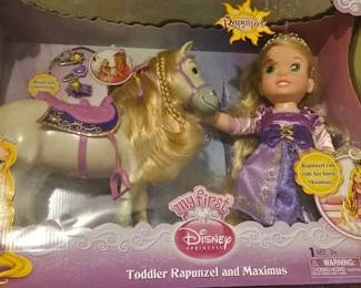 DISNEY TODDLER RAPUNZLE AND MAXIMUS DOLL SET NIB RM LEFT LOWER