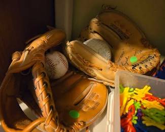 BASEBALL MITS BALLS RM LEFT LOWER