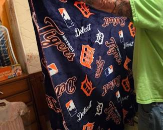 TIGERS THROW 50X60 RM LEFT UPPER