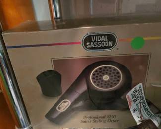 VIDAL SASSON DRYER BATHROOM