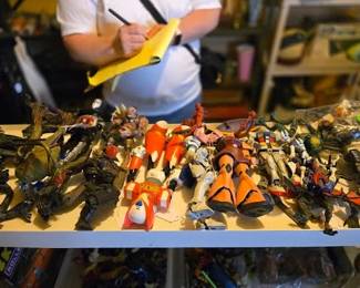 ACTION FIGURES6 GARAGE