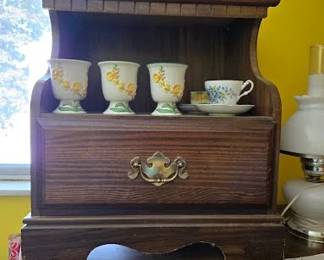 NIGHT STAND OF SET RM MID UPPER