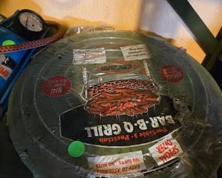 PORTABLE BBQ GRILL GARAGE