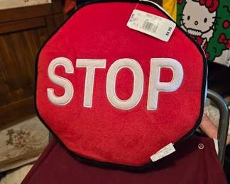 TOSS PILLOW2 RM LEFT UPPPER